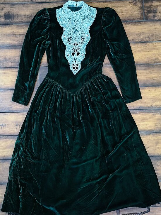 Jessica McClintock Dresses & Skirts - VTG Jessica McClintock Gunne Sax Velvet Lace Maxi Dress Green 8
